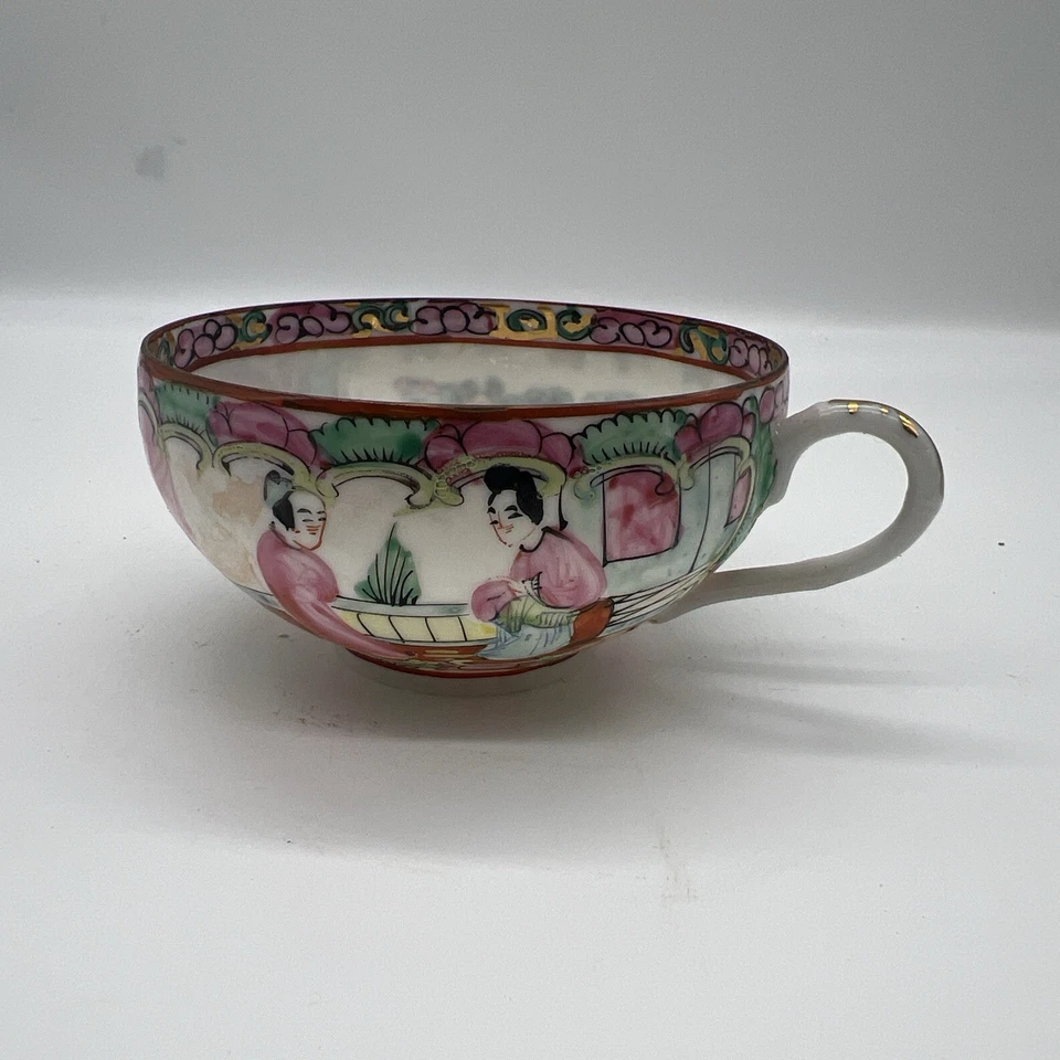ANTIGUA TAZA DE TÉ MEDALLÓN ROSA FAMILLE PORCELANA JAPONESA  Foto 1 de 4