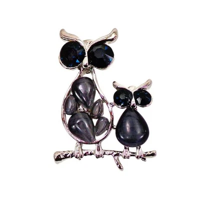 Broche de búho prendedor con dos búhos en una rama, piedras grises y ojos de cristal azul NUEVO Foto 1 de 4
