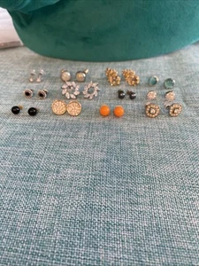Vintage Mixed LOT (12) Pairs Stud Pierced Earrings - Picture 1 of 3
