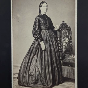 Foto CDV anni 1860 bella donna in piedi abito vittoriano Easton PA - Foto 1 di 4