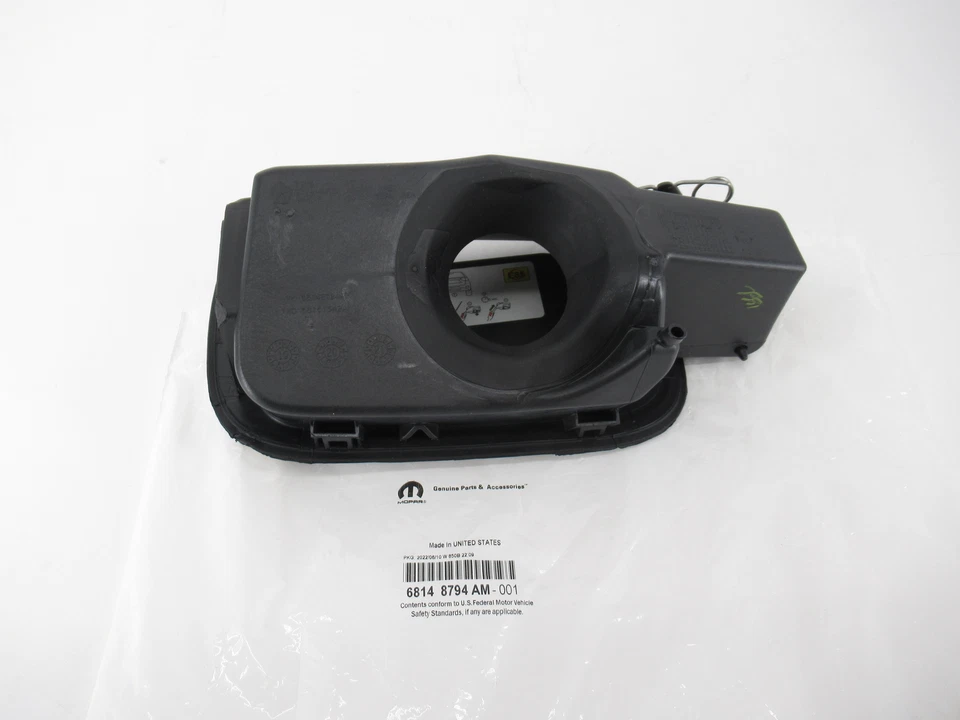 Carcasa de llenado de combustible genuina OEM Mopar Jeep 68148794AM Grand Cherokee 2016-2021 Foto 1 de 4