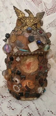 ANTIGO 1900 JARRO DE MEMÓRIA VITORIANO AMERICANO ARTE POPULAR VAGABUNDO ESPÍRITO DE CERÂMICA pinback - Imagem 1 de 4