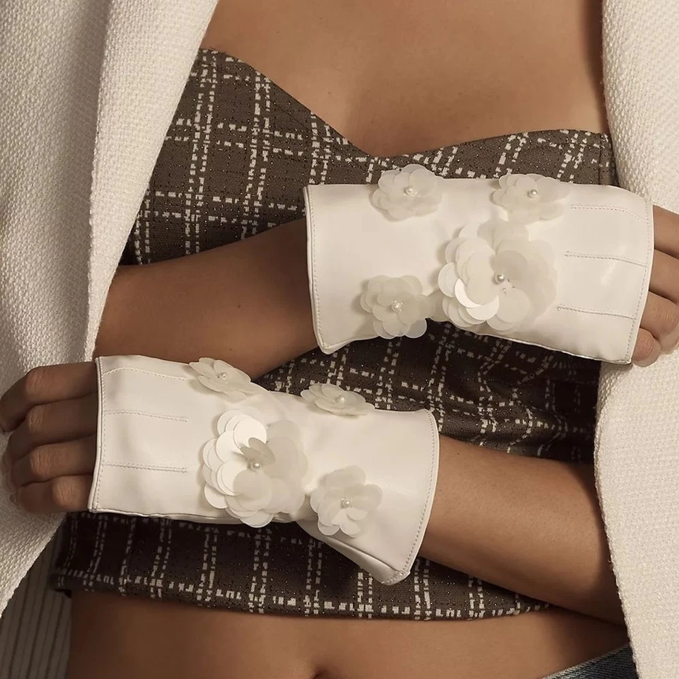💍 Guantes decorativos sin dedos de cuero sintético Maeve | Aplique nupcial/floral/perla 💍🤍 Foto 1 de 2