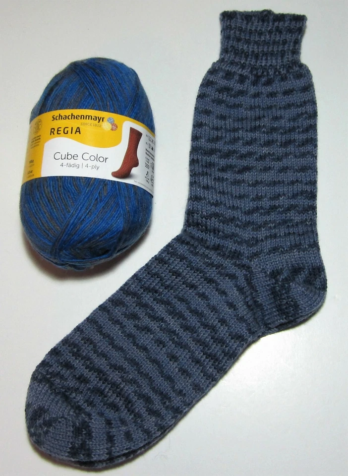 Bola de 100 gramos de Regia CUBE COLOR Calcetín hilo de tejer #01154 COLOR CUBO AZUL Foto 1 de 1