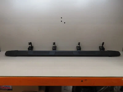 Chevrolet/GMC SILVERADO SIERRA 1500 2019-2024 estribo pasajero derecho OEM Foto 1 de 4