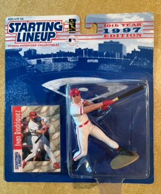 1977 ~ Iván Rodríguez ~ Rangers de Texas ~ Alineación inicial de béisbol Kenner ~ NUEVO Foto 1 de 4