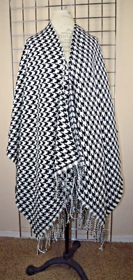 Poncho tejido pata de gallo vintage 00s 29 palmeras negro blanco flecos suaves talla única Foto 1 de 4