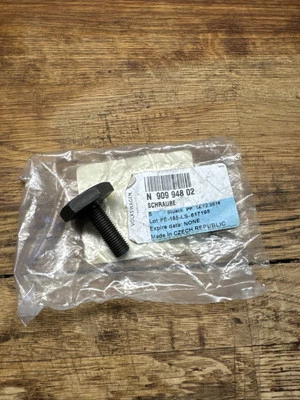 N90994802 x1 Genuine VW Audi Seat VAG Chain Sprocket Bolt - Image 1 of 3