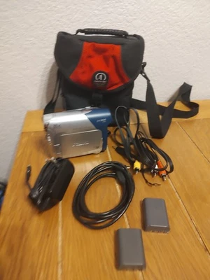 Canon ZR800 Mini DV case Batteries Of Charger And Cords. - Image 1 of 4