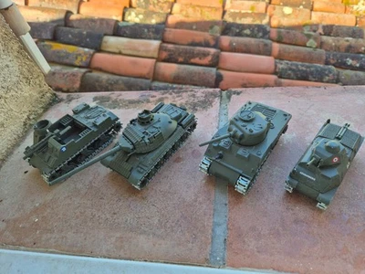 4 chars SOLIDO chenillés -TANKS -  M7 PRIEST -SOMUA S35 - AMX 30 - SHERMAN M4 A3 - Photo 1/4