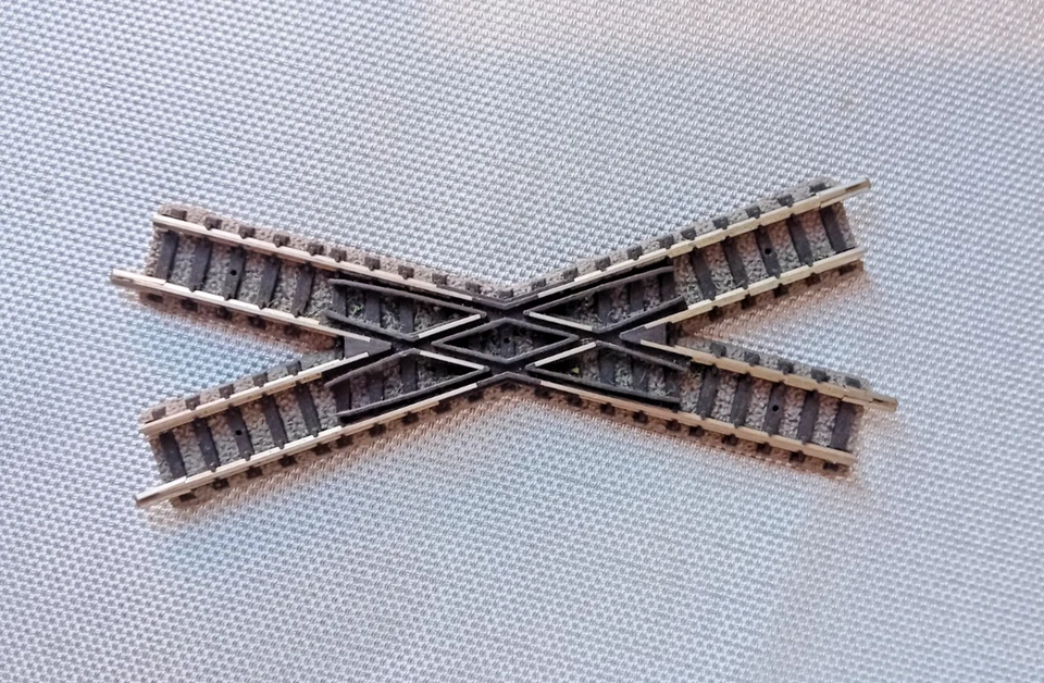 FLEISCHMANN 9161 CROCE 30°  SCALA N - Immagine 1 di 1