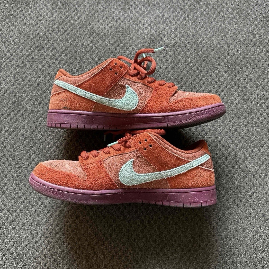 スケートボード NIKE SB Dunk Low Pro PRM Mystic Red 楽天市場】NIKE SB DUNK LOW PRO PREMIUM mystic red/emerald