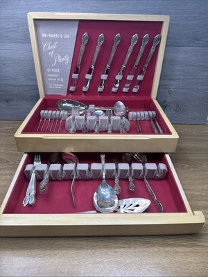 Wm. Rogers & Son VICTORIAN ROSE Silverplate Flatware 72 Pc  Set in original box - Image 1 of 4