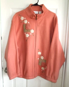 WEICHE BEQUEME ALFRED DUNNER JACKE MIT DURCHGEHENDEM REISSVERSCHLUSS IN STAUBROSA UND PERLENAPPLIKATION GRÖSSE XL - Bild 1 von 4