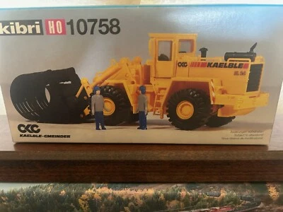 HEAVY DUTY FRONT END PAYLOADER with FULL GRAPPLE  HO Scale KIT 10758 NEW OOP - Image 1 of 2