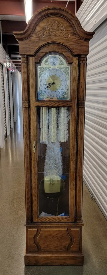 Reloj abuelo Howard Miller 610-160 1985 hermoso sonido.  Foto 1 de 4