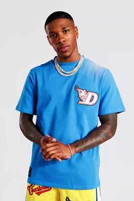 Camiseta Boohoo Man DB Badge, azul, talla grande Foto 1 de 3