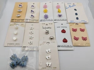 VTG Assortment Novelty Characters & Shapes Buttons on Cards - Lot of 59 Buttons - Picture 1 of 15