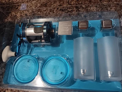 Juego de carrete de pesca Abu Garcia Ambassadeur 7000C edición vodka vintage sueco Foto 1 de 4