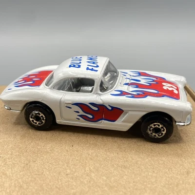 Corvette 1982 Matchbox 1962 blanco "llama azul" #39 1:64 Foto 1 de 4