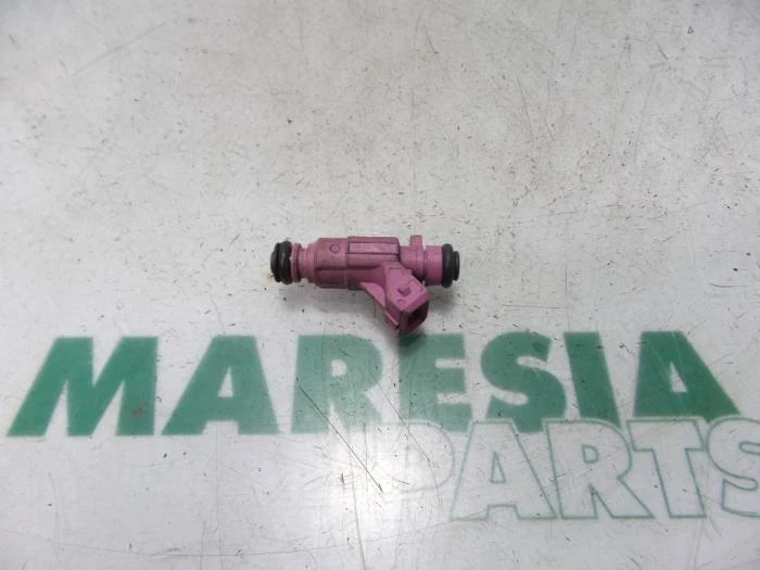 Iniettore Lancia Ypsilon 843 0280156183 P8541167 - Immagine 1 di 1