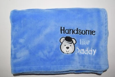 Manta bebé marca Baby Essentials azul adorable guapo como papá oso con sombrero Foto 1 de 4