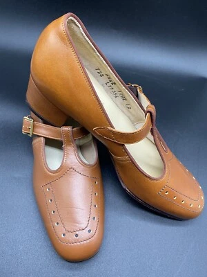 Vintage Mary Jane Shoes 1940s/50s T Strap Brown Size 6.5 Heeled Nerd Secretary - Image 1 of 4