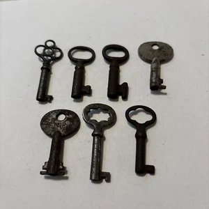 Lot Of 7 Vintage Skeleton Key Door Lock Box Padlock Treasure Chest Craft T227 - Picture 1 of 7