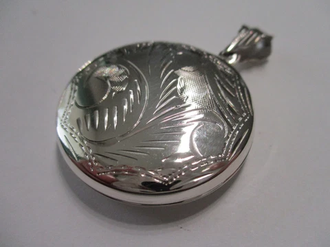 Sterling silver pill box/photo pendant round shape engraved design on both side Cover