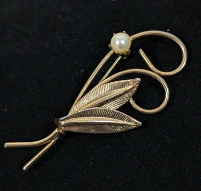 Broche prendedor vintage tono dorado doble hoja pluma spray imitación perla medio Foto 1 de 4