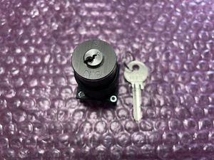 Siemens 3SB3000-4LD01 Schlüsselschalter 0-1 rastend Schließung SSG10 - Bild 1 von 3
