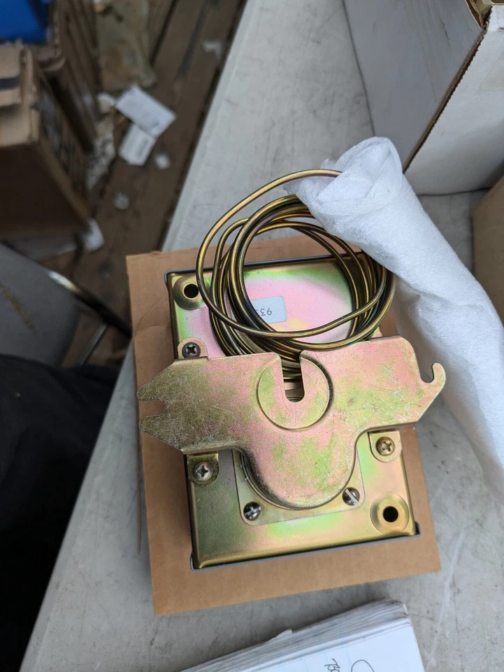 NEW JOHNSON CONTROLS A19ZBC-2C Temperature Defrost Control Line - Image 1 of 4