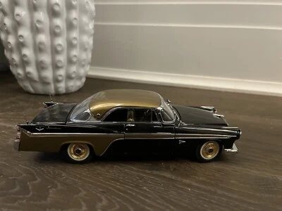 Coche de aventurero Danbyry 1956 Desoto negro/oro escala 1:24 fundido a presión Foto 1 de 4