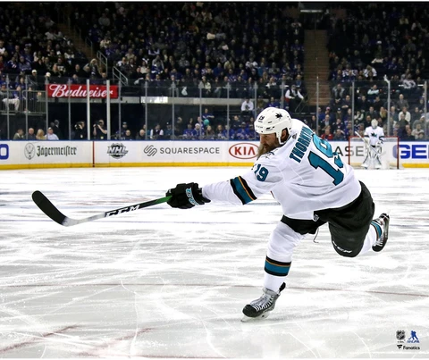 Joe Thornton San Jose Sharks UnsignedJersey Shooting 20x24 Photo Cover