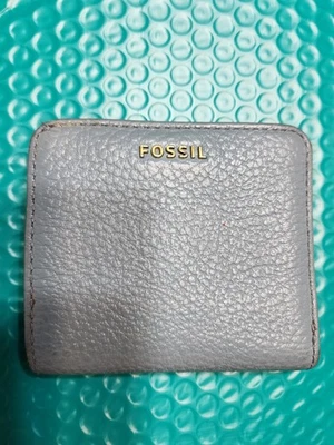 Lindo tarjetero billetera de cuero granulado piedra gris plegable Fossil Madison Foto 1 de 4