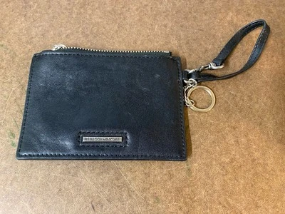 Cartera de muñeca Rebecca Minkoff de cuero negra con cremallera plana para mujer Foto 1 de 4