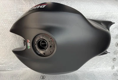 Ducati Monster 797 Dark Fuel Tank Matte Black 58612573AC Foto 1 de 4