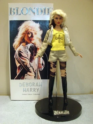 Muñeca Debbie Harry Blondie Personalizada 16" Tonner Doll con Camisa de Funcionamiento de Campamento y Caja Foto 1 de 4