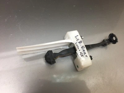 Lexus NX200t 300t 2015-2021 puerta trasera derecha izquierda tapón de retención 68640-78010 Foto 1 de 4