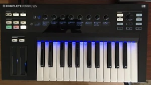 Native Instruments Komplete Kontrol S25 MK1 - Bild 1 von 3