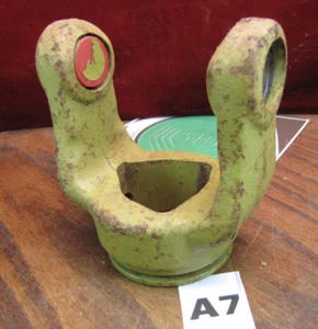 1-3/4" / 49mm Bore 3 point Tri lobe Tractor Yoke (A7) - Picture 1 of 4