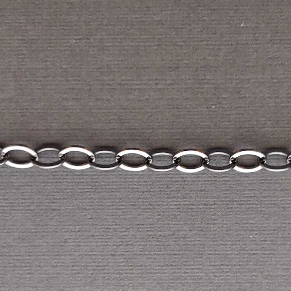 Cadena de latón ovalada de 5x4 mm. Cadena de eslabones de latón niquelado negro.  Hecho en Estados Unidos. Foto 1 de 1