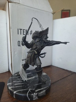 Disneyland Piratas del Caribe “El Subastador” Estatua LE 1500 Marc Davis Foto 1 de 4