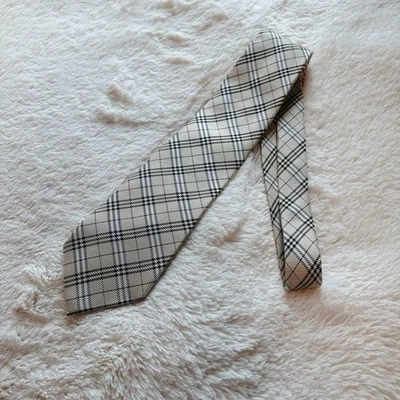 Corbata Burberry London patrón seda cuadros blanca/negra excelente estado Foto 1 de 4