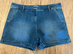 Sugar Magnolia Women's Denim Shorts Hemmed Stretch Medium Wash 4" Inseam Size 16 - Picture 1 of 6