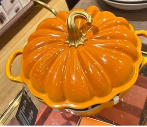Neu Le Creuset Emailliert Gusseisen Kürbis Cocotte 4 Quart Persimone Gold Knopf GR8🎁 - Bild 1 von 7