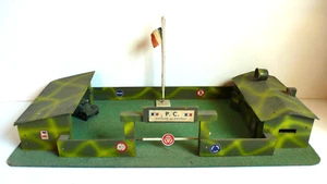 DEPREUX CAMP MILITAIRE PC "GROUPE DE COMBAT" BOIS Lg 50 x 25cm 1960 BEL ÉTAT - Imagen 1 de 14