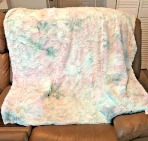  Minky Blanket Throw Aspyn  Grove-Greens & Pinks *NWT* Luxurious Softness 44x58 - Picture 1 of 5