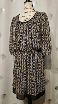 Vestido feminino Enfocus tamanho 14W midi bronzeado com estampa de tráfego preto manga 3/4 - Imagem 1 de 4