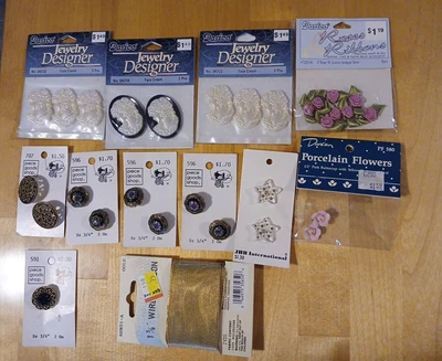 Vintage Buttons Ribbon Embellishments Faces Stars Flowers Round 30 Piece Lot - Image 1 of 4